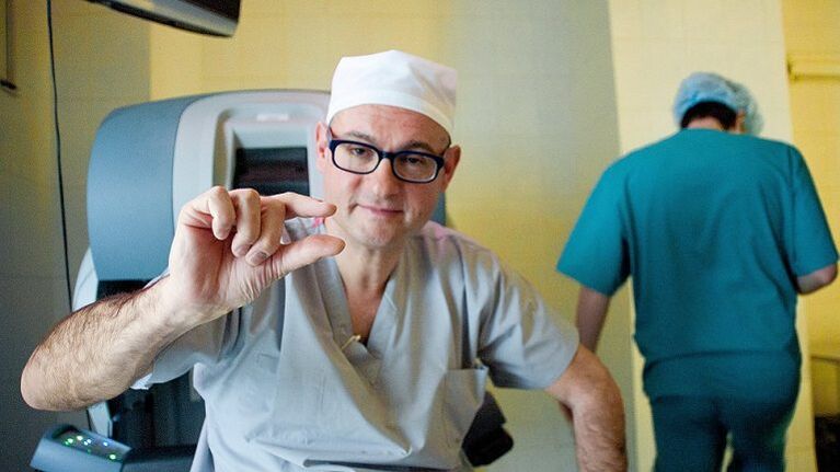 doctorul arată unui penis mic cum să-l mărească cu o pompă